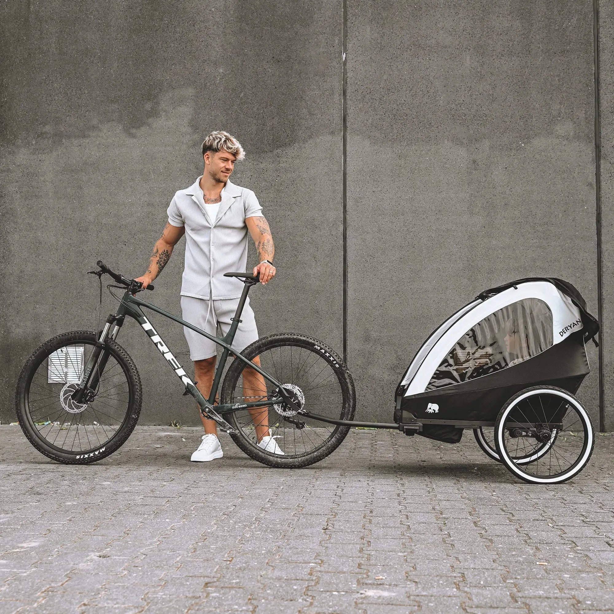 Luxe Fietskar - fietskar en wandelwagen en hardloopkinderwagen - Zwart/Cream
