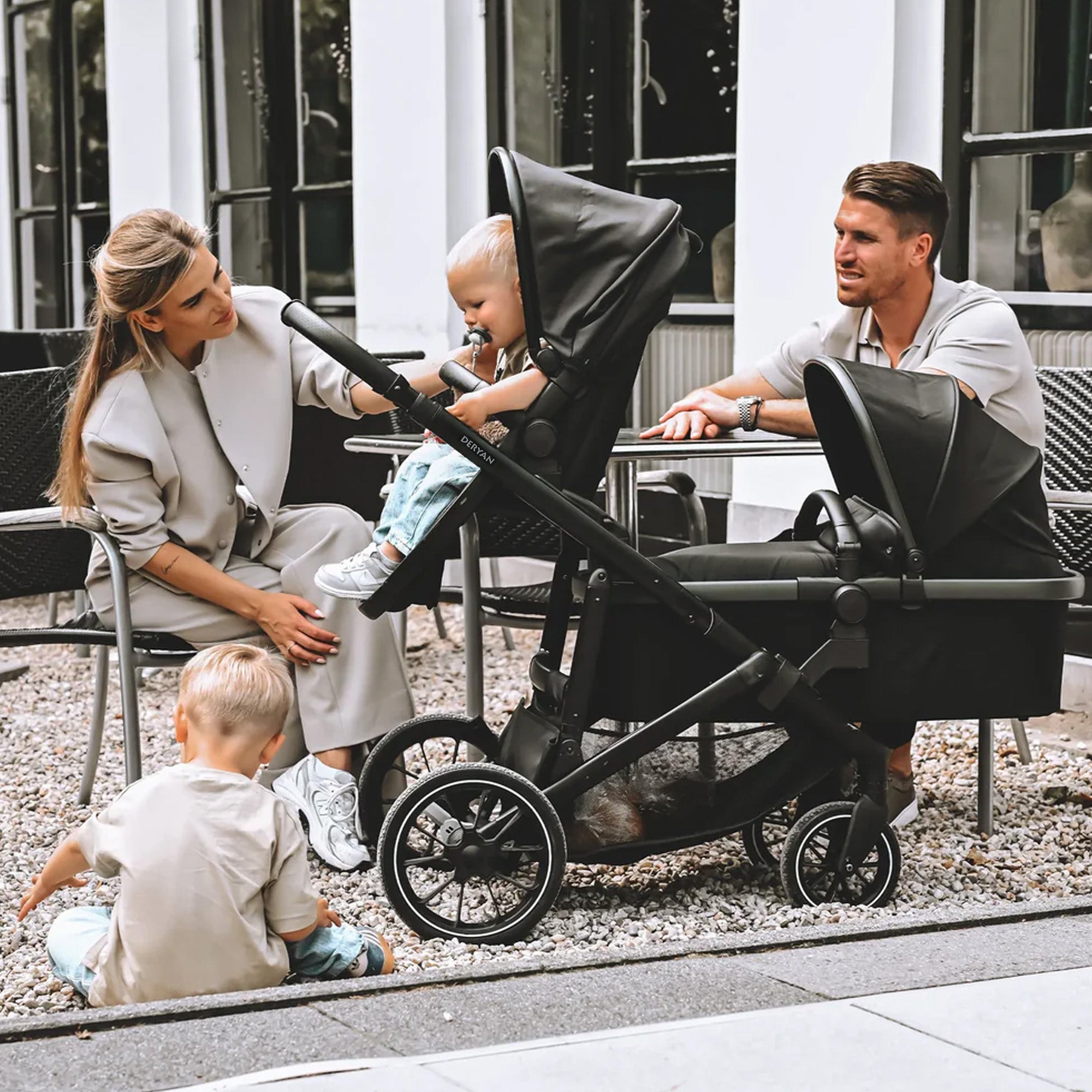 Evy Duo kinderwagen zwart 2-in-1 met verstelbare zitjes en SPF50+ zonnekap
