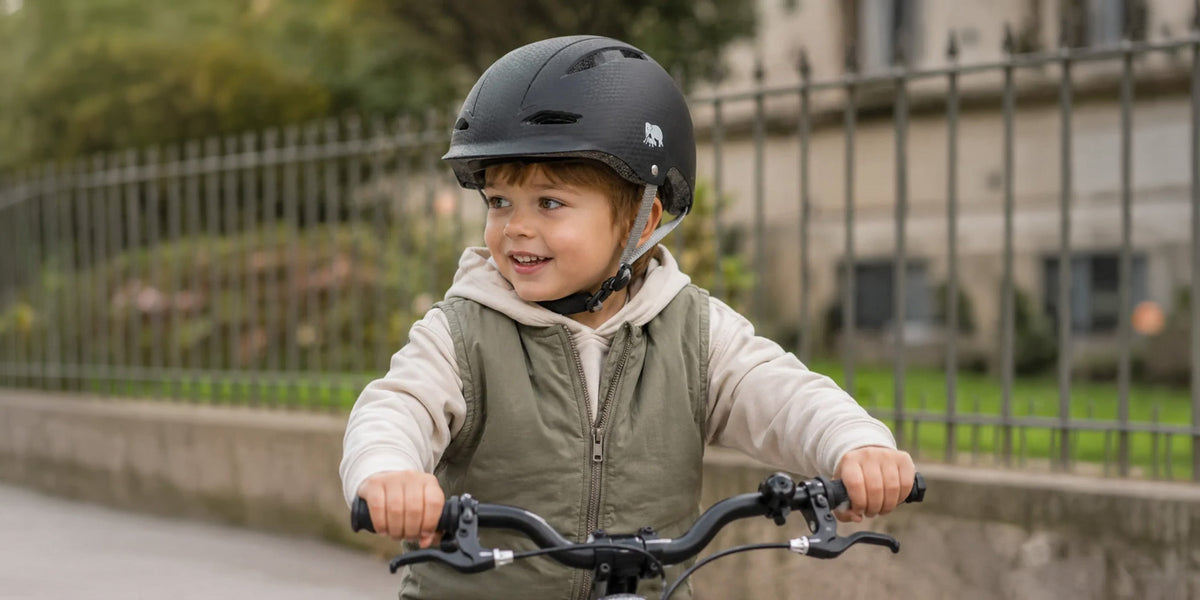 Een DERYAN-kinderhelm kiezen en afstellen