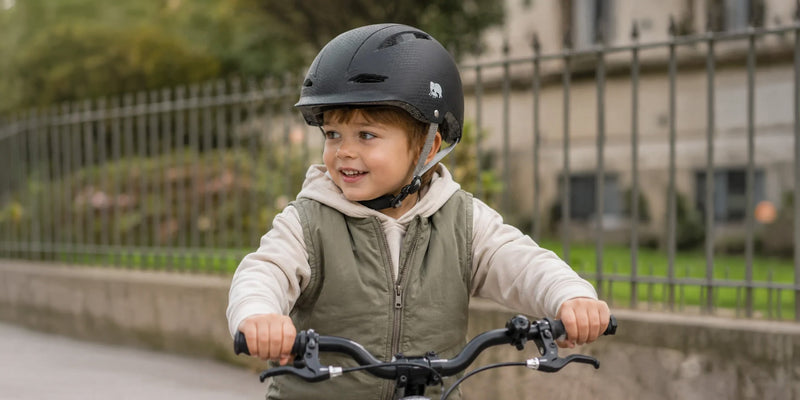 Een DERYAN-kinderhelm kiezen en afstellen