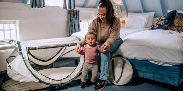 Hotelkamer met een baby: zo richt je hem in