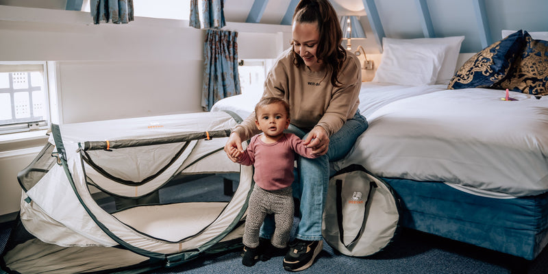 Hotelkamer met een baby: zo richt je hem in