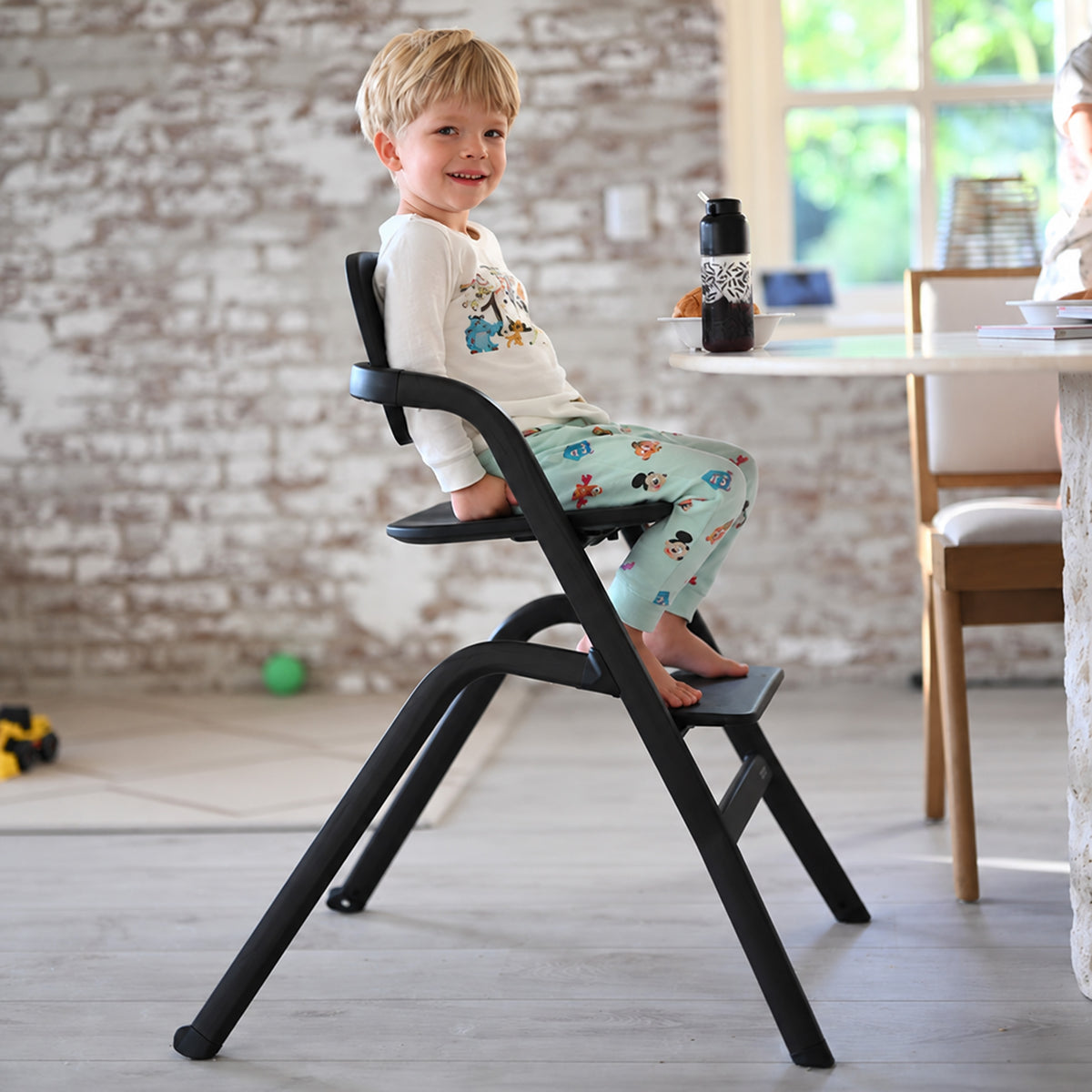 Curve Kinderstoel Set met Wipstoel en Inlegkussen - Zwart