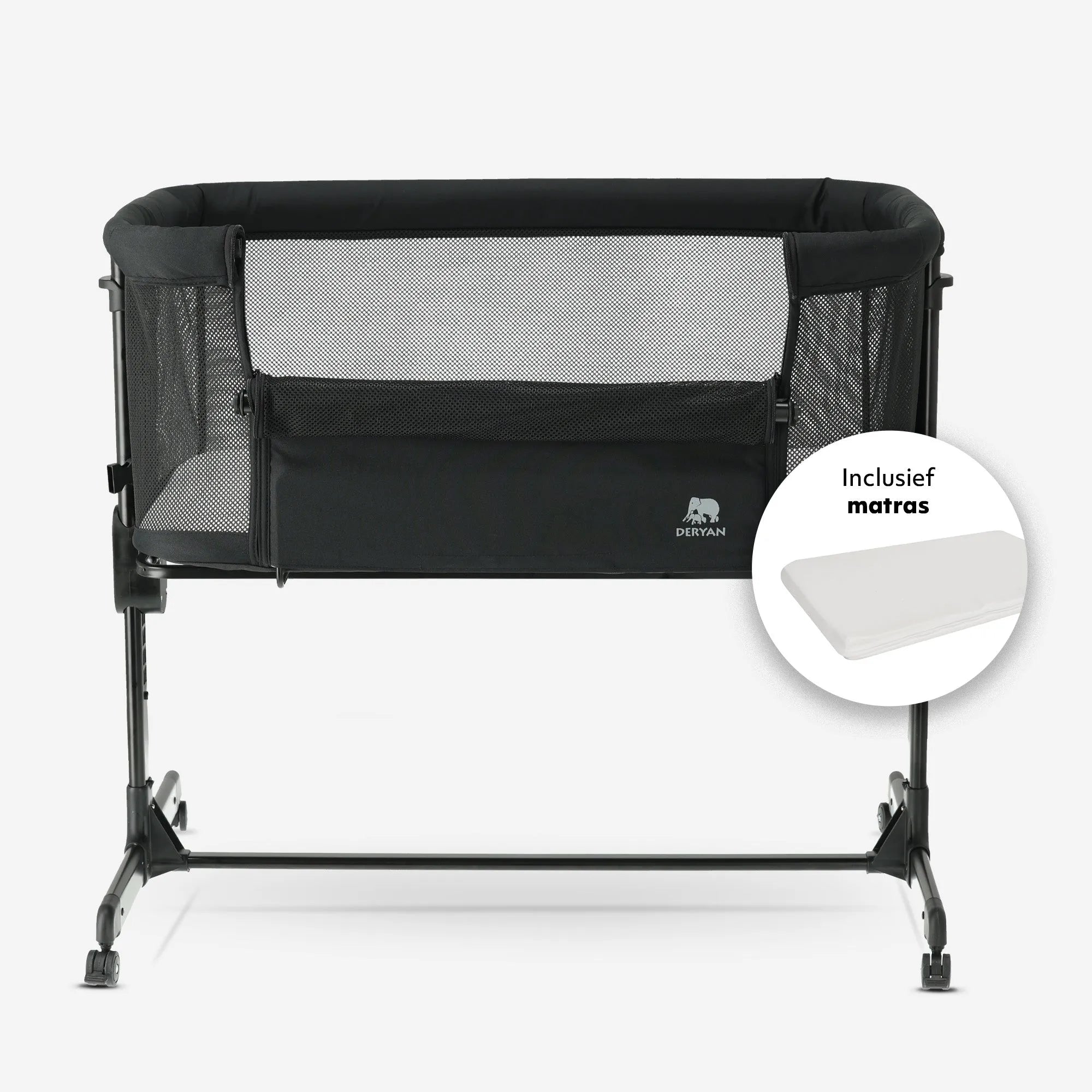 De DERYAN Snoozy co sleeper in het zwart is een wieg die naast het bed kan worden geplaatst voor gebruik bij jonge baby’s. Het model heeft een verstelbare hoogte, een open zijkant en een stabiel frame. De co sleeper is bedoeld voor gebruik tijdens de eerste maanden na de geboorte.