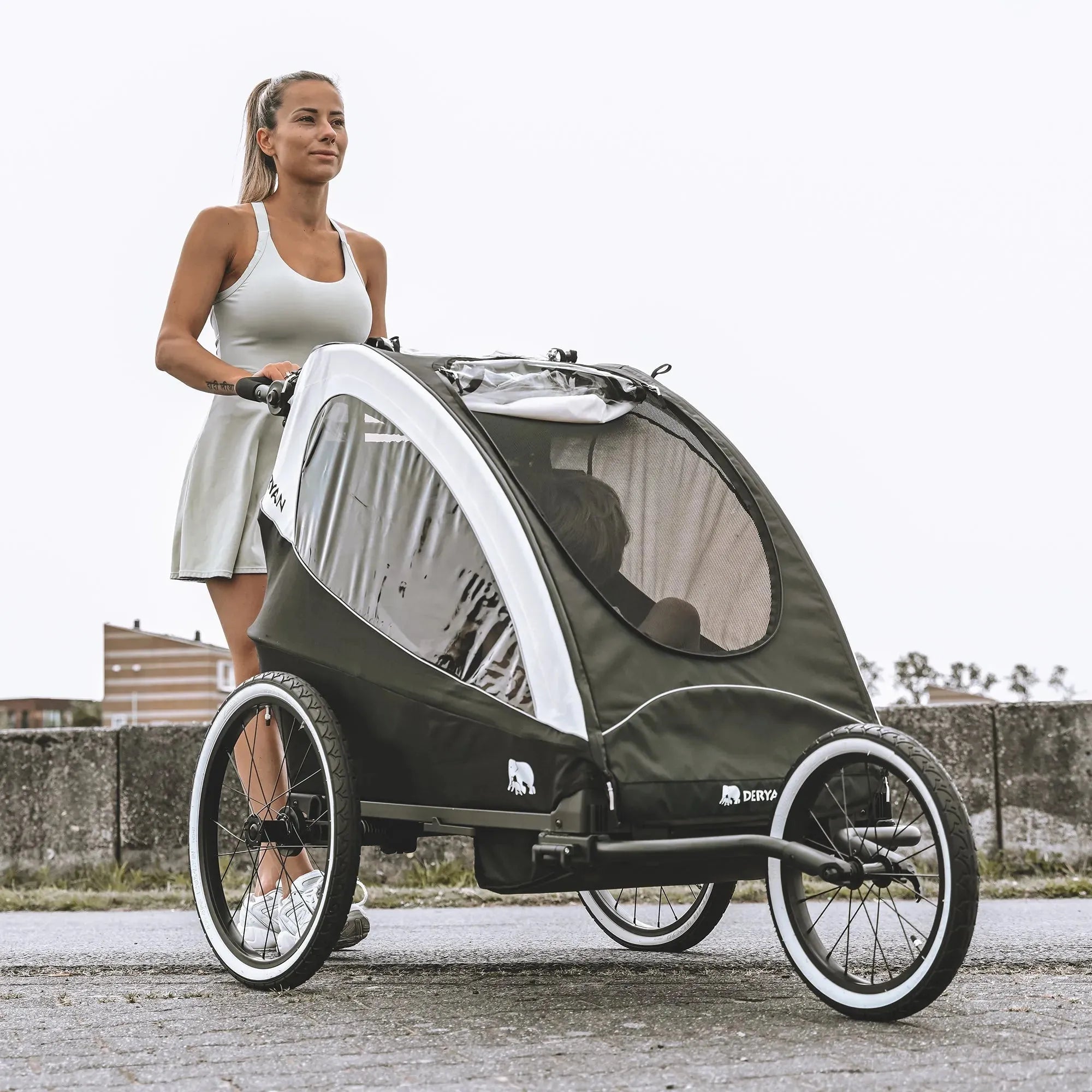 Luxe Fietskar - fietskar en wandelwagen en hardloopkinderwagen - Zwart/Cream