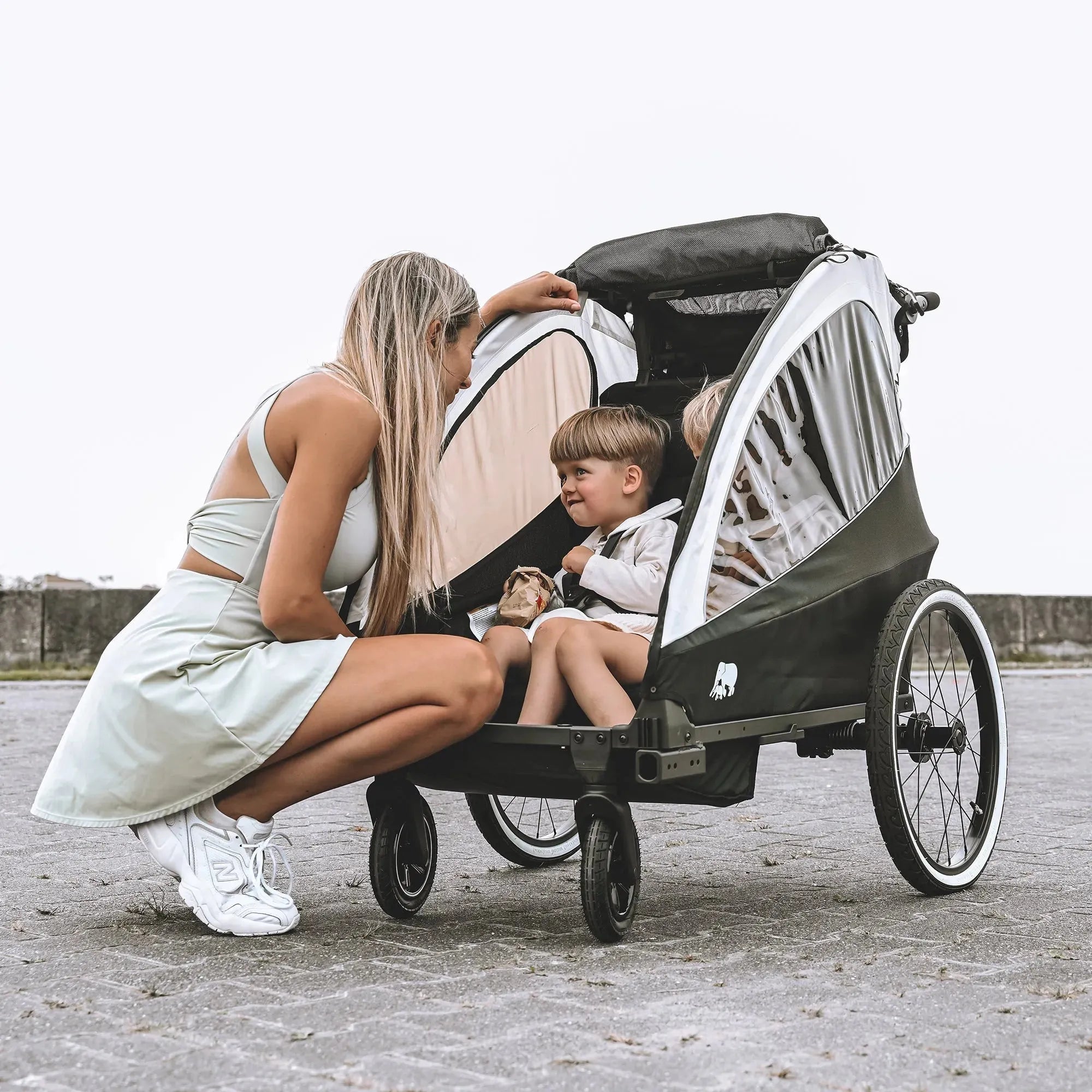 Luxe Fietskar - fietskar en wandelwagen en hardloopkinderwagen - Zwart/Cream