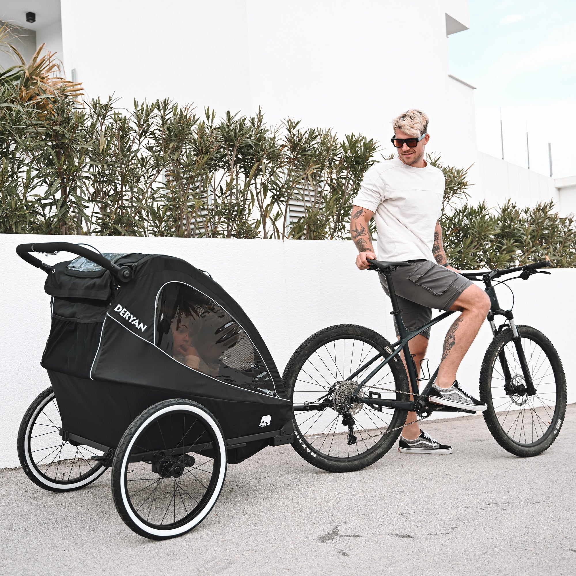 Luxe Fietskar - fietskar en wandelwagen en hardloopkinderwagen - Zwart
