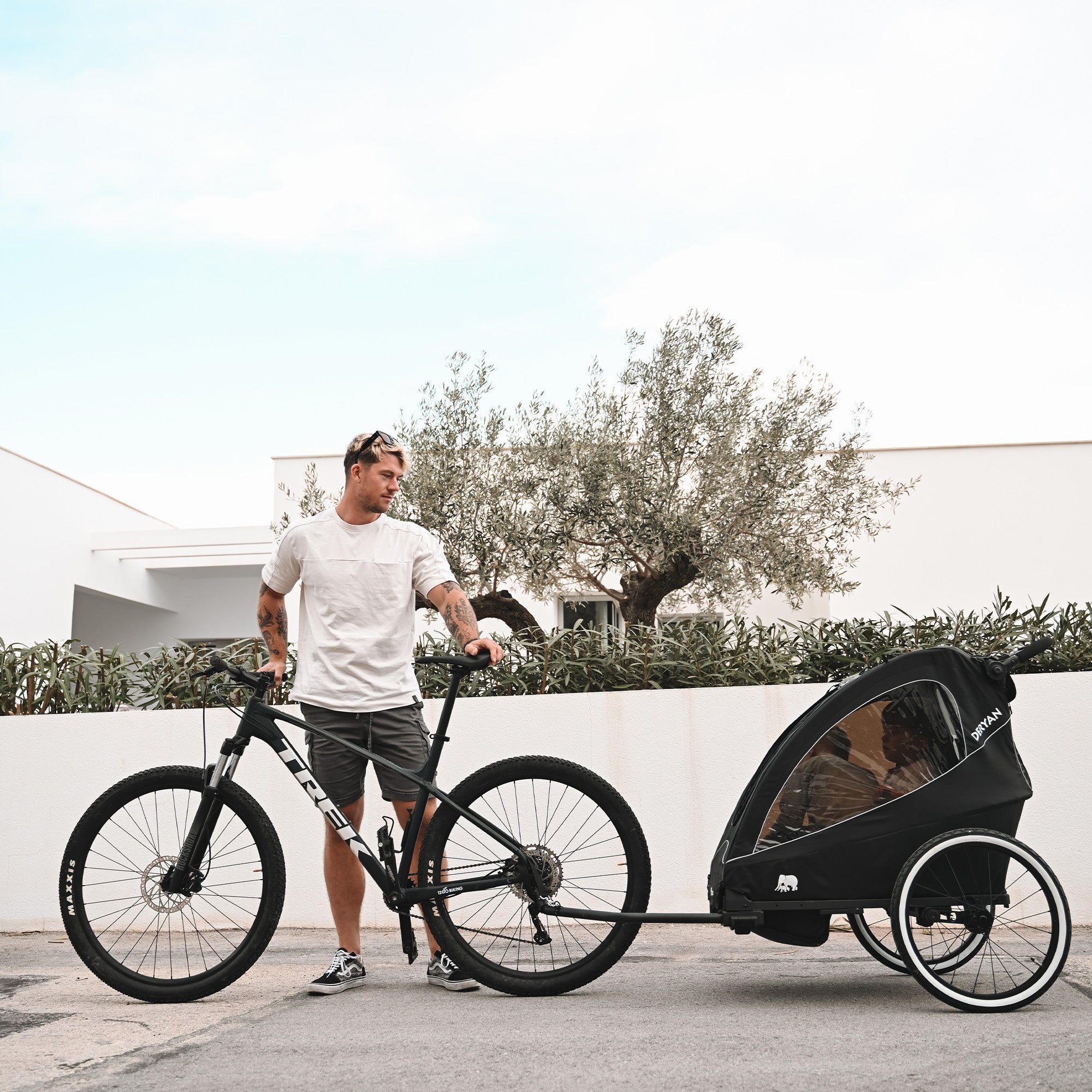 Luxe Fietskar - fietskar en wandelwagen en hardloopkinderwagen - Zwart